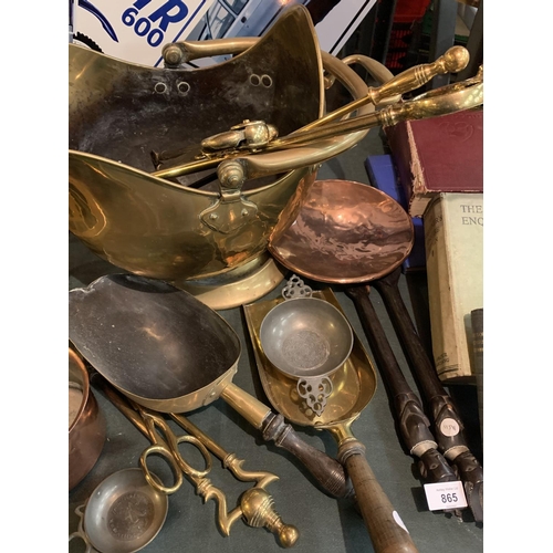 865 - VARIOUS ITEMS TO INCLUDE A BRASS COAL BUCKET, COMPANION SETS, TRIVETS ETC