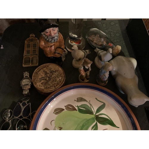 882 - VARIOUS ITEMS TO INCLUDE A FLOATING THERMOMETER, SHIP IN A BOTTLE, CERAMIC CAT, PLATE ETC