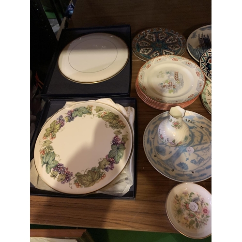 886 - VARIOUS CERAMICS TO INCLUDE TWO BOXED PLATES ANYSLEY, PORTMERION, ROYAL WORCESTER ETC