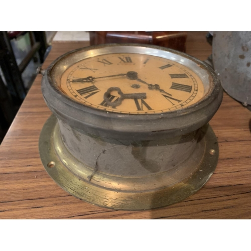 891 - A VINTAGE BRASS SHIPS CLOCK WITH KEY MADE BY F W ELLIOTT LTD CROYDON 21B/829 ER 1952