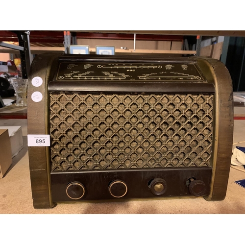 895 - A VINTAGE G & C RADIO