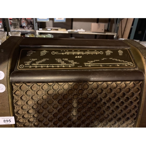 895 - A VINTAGE G & C RADIO