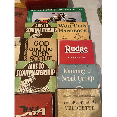 817 - A COLLECTION OF VINTAGE BOOKS TO INCLUDE BSA, AID TO SCOUTMANSHIP, WOLF CUBS HANDBOOK, CLASSIC MOTOR... 