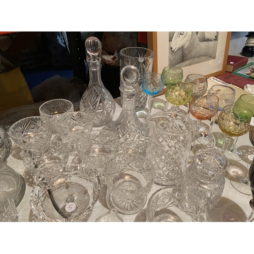 818 - A LARGE QUANTITY OF GLASSWARE TO INCLUDE COLOURED GLASSES, VINTAGE LIGHT SHADE, BOWL, DISHES ETC