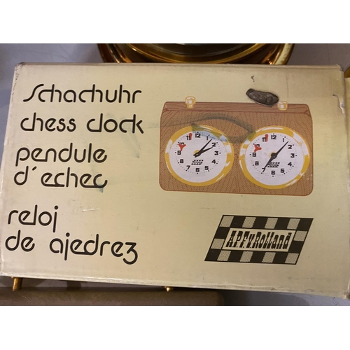 827 - AN APF V ROLLAND GERMAN VINTAGE BAKELITE BOXED WIND UP CHESS CLOCK