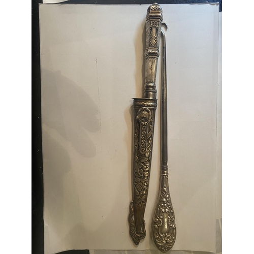 585 - A HALLMARKED BIRMINGHAM SILVER HANDLED BUTTON HOOK AND A WHITE METAL KNIFE IN A DECORATIVE SHEATH