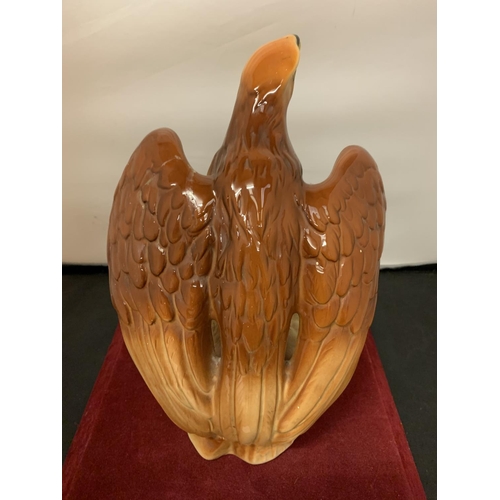 752 - A CERAMIC EAGLE ORNAMENT (A/F)