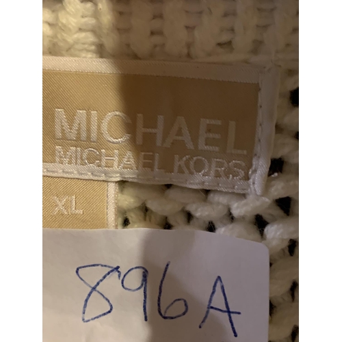 896A - A MICHAEL KORS KNITTED JACKET WITH LEATHER AND METAL TOGGLE DETAIL (SIZE XL)