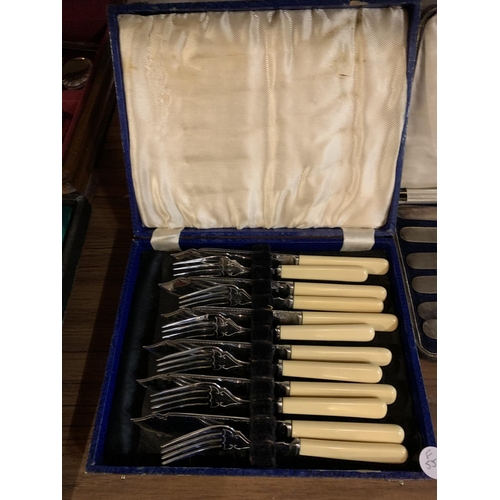 941 - TWO BOXED FLATWARE SETS TO INCLUDE A VARIETY OF OTHER CUTLERY