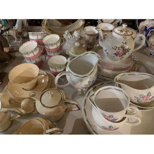 949 - A LARGE SELECTION OF VARIOUS CERAMIC WARE TO INCLUDE ART DECO STYLE PARAGON ITEMS AND AYNSLEY ETC