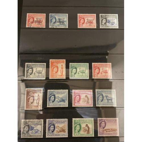 367 - SOMALILAND , QE11 SELECTION ON HANGER . 1953-58 DEFINITIVE SET MINT ( 1S30FU) + 1957 & 1960 PAIRS . ... 