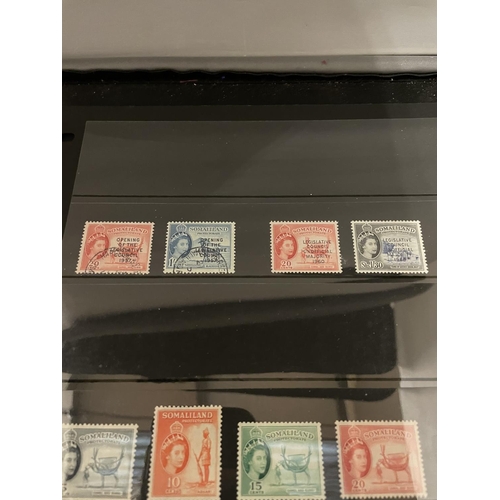 367 - SOMALILAND , QE11 SELECTION ON HANGER . 1953-58 DEFINITIVE SET MINT ( 1S30FU) + 1957 & 1960 PAIRS . ... 