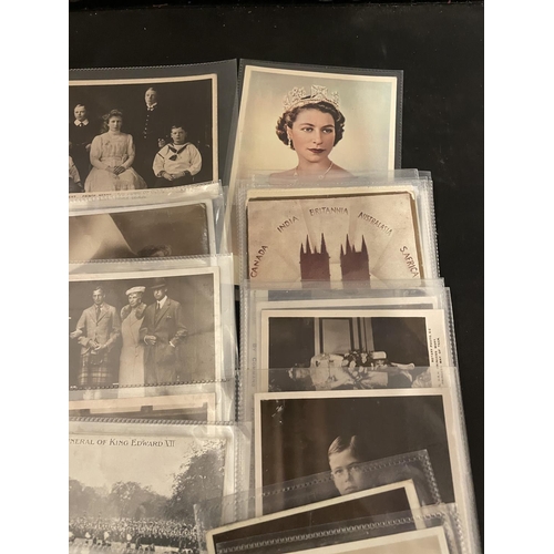 385 - POSTCARDS . A SELECTION OF 30 IN PLASTIC SLEEVES , RELATING TO ROYALTY