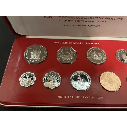 395 - REPUBLIC OF MALTA 1976 DECIMAL PROOF SET . PRISTINE CONDITION WITH COA