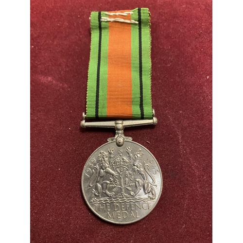 605 - FIVE WW2 MEDALS - A 1939 - 45 MEDAL. A DEFENCE MEDAL, A 1939 - 45 STAR, AN ITALY STAR AND AN AFRICA ... 