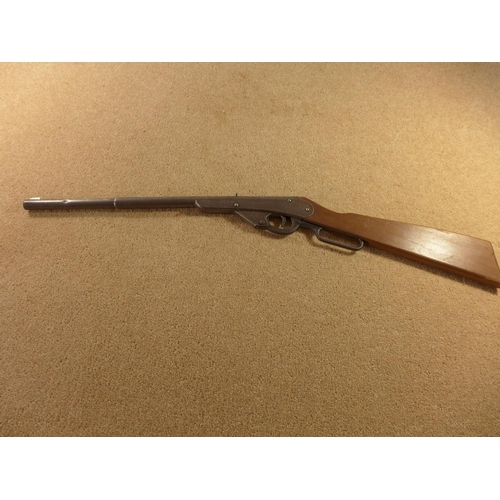 329 - A DAISY 'WINCHESTER STYLE' .177 CALIBRE AIR RIFLE, WITH 81CM BLADE