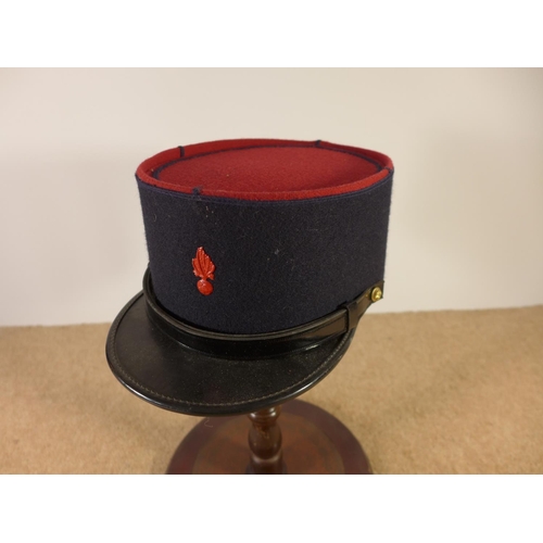 352 - A MODERN FRENCH ARMY KEPI