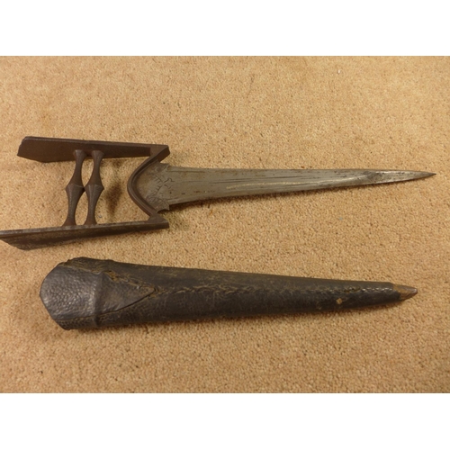 374 - AN INDIAN KATAR, 26.5CM BLADE, LEATHER SCABBARD