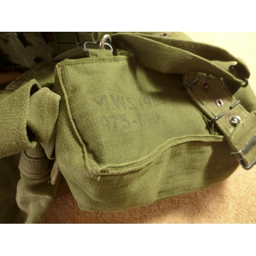 392 - A BRITISH ARMY FIELD PACK, ITEMS DATED 1958 ONWARDS