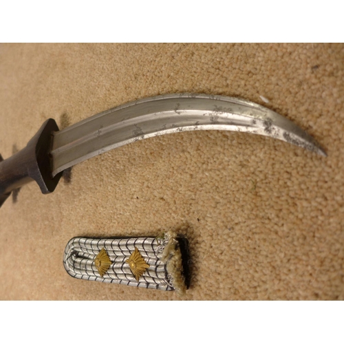 400 - AN ARAB JAMBIYA, 19CM CURVED BLADE AND A MILITARY SHOULDER TAB