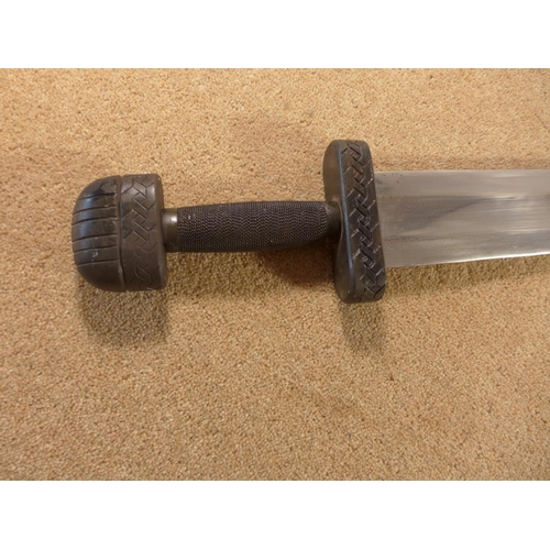 404 - A SUBSTANTIAL ANGLO SAXON RE-ENACTMENT SWORD, LENGTH OF BLADE 76CM, WITH SCABBARD