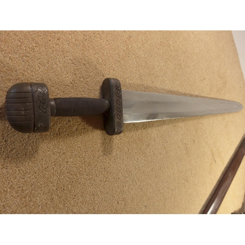 404 - A SUBSTANTIAL ANGLO SAXON RE-ENACTMENT SWORD, LENGTH OF BLADE 76CM, WITH SCABBARD