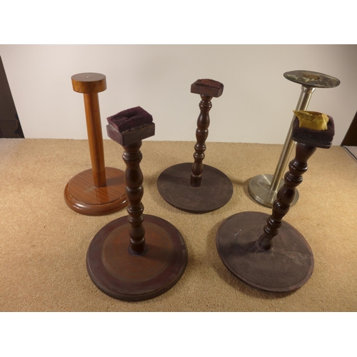 413 - FIVE HELMET/HAT DISPLAY STANDS, HEIGHT 34CM