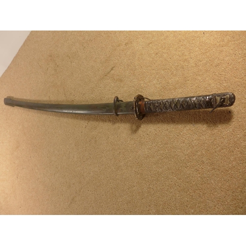 416 - A 20TH CENTURY JAPANESE SWORD, PAINTED MOULDED GRIP,70CM BLADE, METAL SCABBARD, VARNISHED