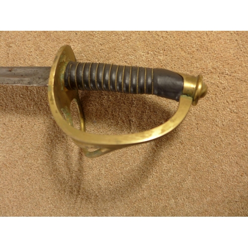 420 - AN AMERICAN CIVIL WAR RE-ENACTMENT SWORD, 85CM BLADE, BRASS GUARD, METAL SCABBARD