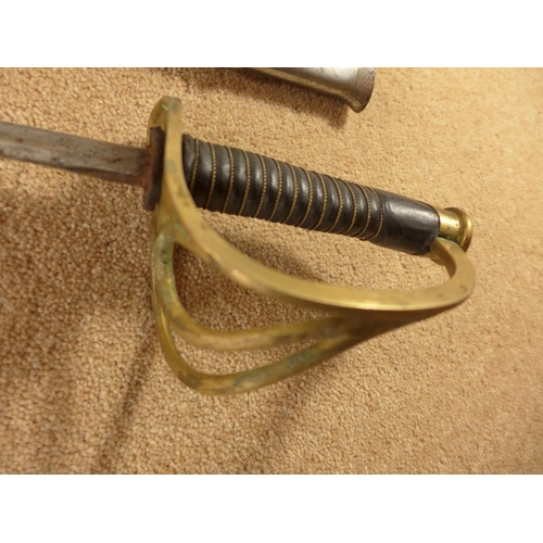 420 - AN AMERICAN CIVIL WAR RE-ENACTMENT SWORD, 85CM BLADE, BRASS GUARD, METAL SCABBARD