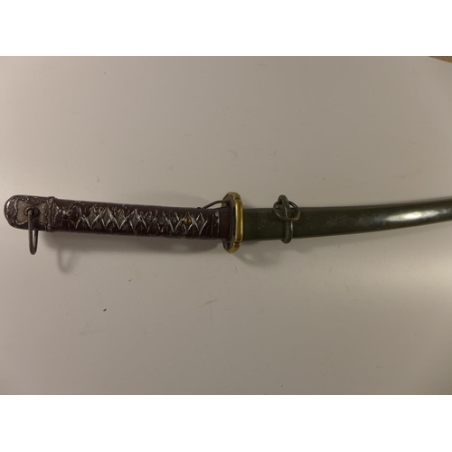 428 - A 20TH CENTURY JAPANESE SWORD AND SCABBARD, PAINTED METAL GRIP, 69CM BLADE