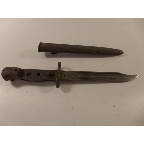 460 - A CUT DOWN 1907 BAYONET, 18CM BOWIE SHAPED BLADE, WITH METAL SCABBARD (AF)