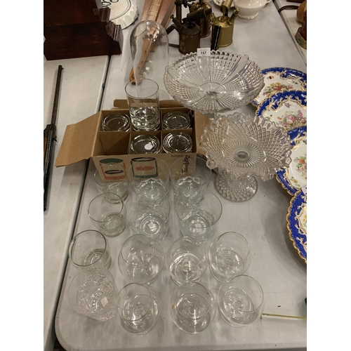 128 - A COLLECTION OF VARIOUS GLASSWARE TO INCLUDE DRINKING GLASSES, COMPORTS AND DOME