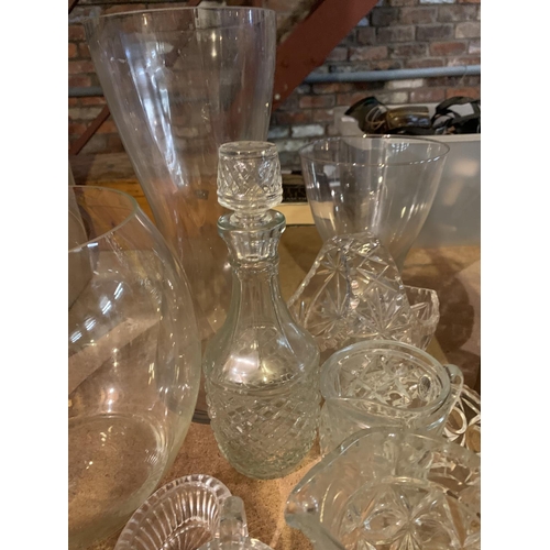 807 - AN ASSORTMENT OF GLASS WARE TO INCLUDE CUT GLASS AND THREE MODERN VASES