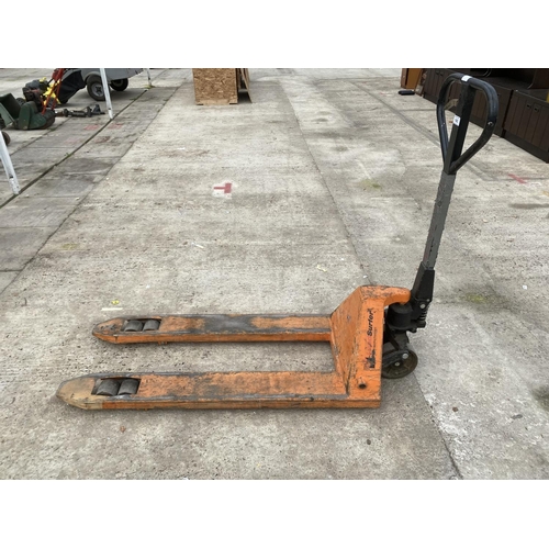 142 - A PALLET TRUCK - NO VAT