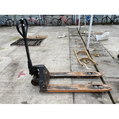 145 - A PALLET TRUCK - NO VAT