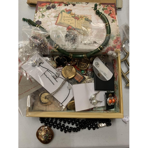 117 - A DECORATIVE BOX CONTAINING A VARIETY OF NECKLACES, BUTTONS ETC