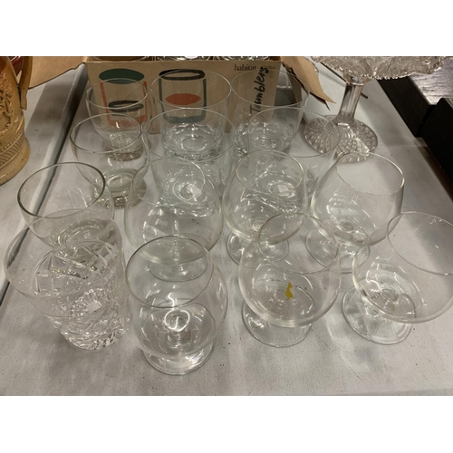 128 - A COLLECTION OF VARIOUS GLASSWARE TO INCLUDE DRINKING GLASSES, COMPORTS AND DOME