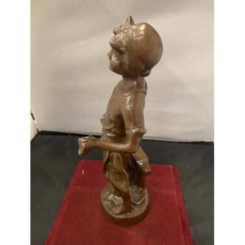 13 - A BRONZE STATUE OF A BOY WITH BLACKSMITH ANVIL - 35CM HIGH