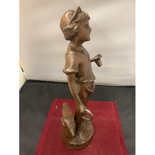 13 - A BRONZE STATUE OF A BOY WITH BLACKSMITH ANVIL - 35CM HIGH