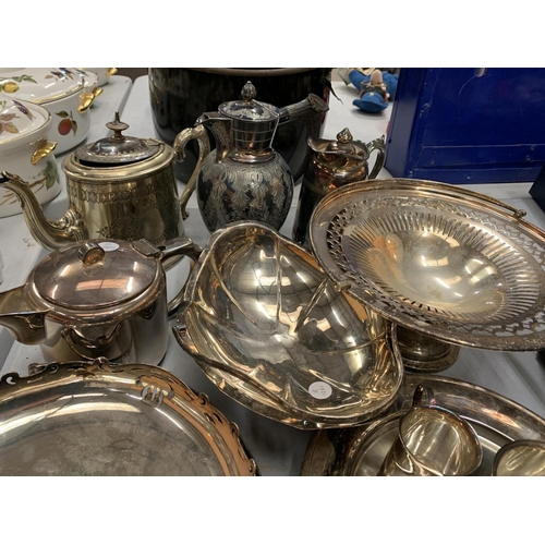 169 - A COLLECTION OF SILVER PLATED WARE TO INCLUDE TEA/COFFEE POTS, BASKETS ETC