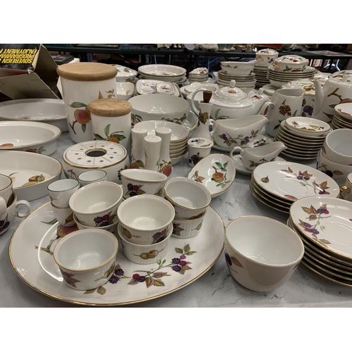 170 - A HUGE COLLECTION OF ROYAL WORCESTER DINNER WARE IN THE EVESHAM DESIGN