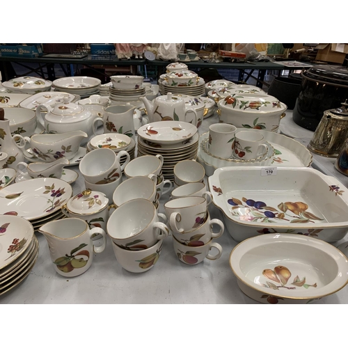 170 - A HUGE COLLECTION OF ROYAL WORCESTER DINNER WARE IN THE EVESHAM DESIGN