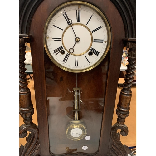 18 - A VERY LARGE ORNATE CARVED MANTEL CLOCK WITH DOG HEAD CAMEO TO TOP - 88CM HIGH (KEY)