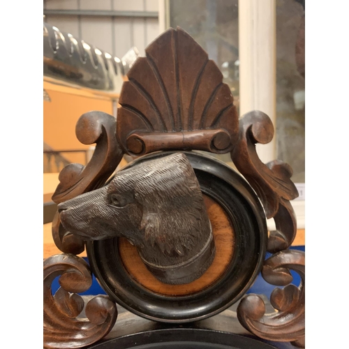 18 - A VERY LARGE ORNATE CARVED MANTEL CLOCK WITH DOG HEAD CAMEO TO TOP - 88CM HIGH (KEY)