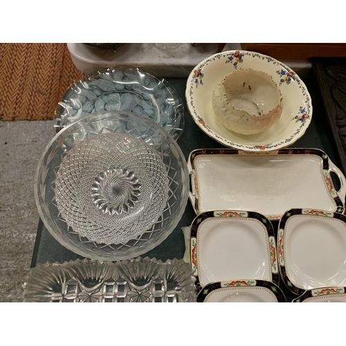 182 - A COLLECTION OF MIXED CERAMICS AND GLASS WARE