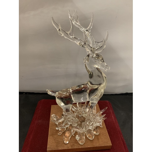 20 - A CRYSTAL GLASS SCULPTURE BY BONILLA OF A STAG