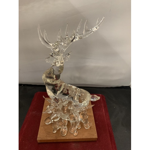 20 - A CRYSTAL GLASS SCULPTURE BY BONILLA OF A STAG