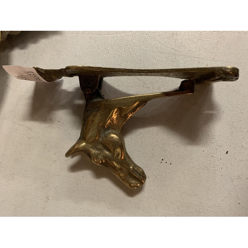 275A - A BRASS HORSE HEAD DOOR KNOCKER