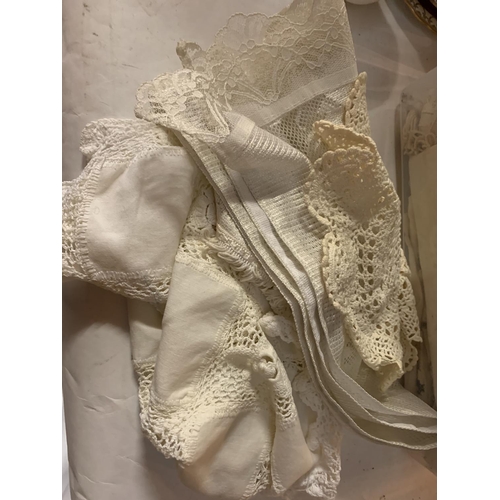 282 - A COLLECTION OF LINEN AND LACE